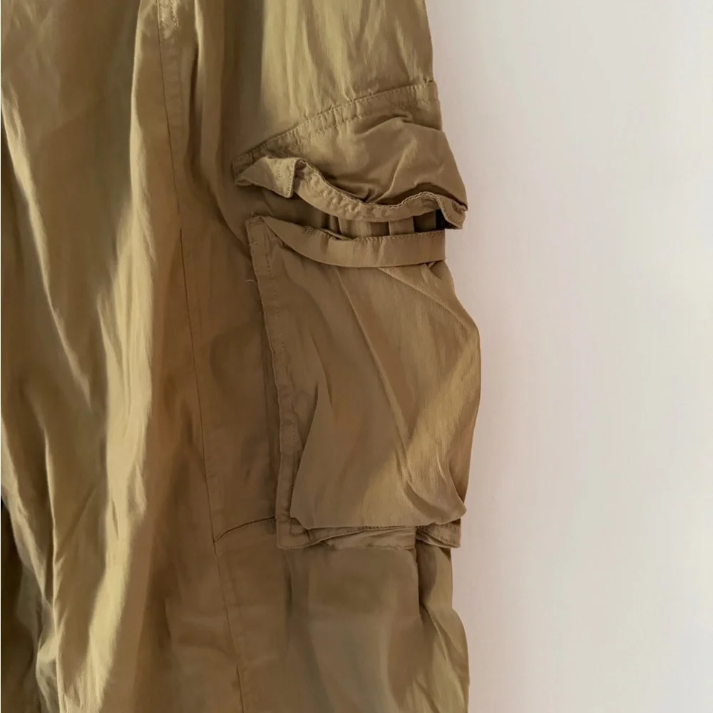 Lululemon Lightweight Adjustable Mid-Rise Cargo Pant in Filbert Tan Size Large - Picture 5 of 16